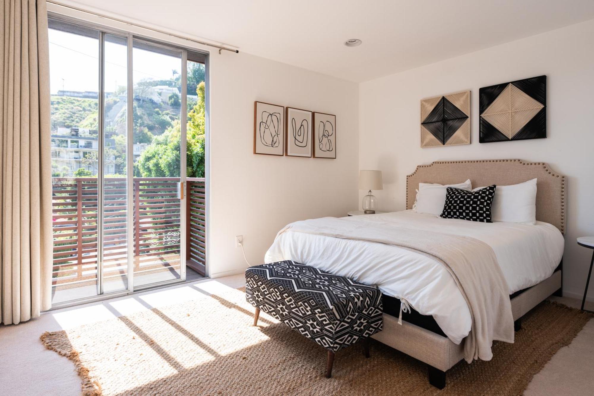 Urban Oasis: Stylish Mid-century In Weho Сasa de vacaciones